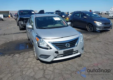 2017 Nissan Versa 1.6 S z USA, uszkodzony, nr VIN 3N1CN7AP4HL872251